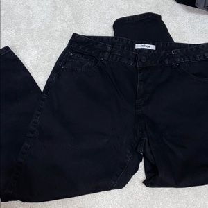 Refuge Distressed Jeans